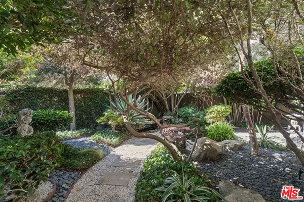 Los Angeles, CA 90025,1954 Federal AVE