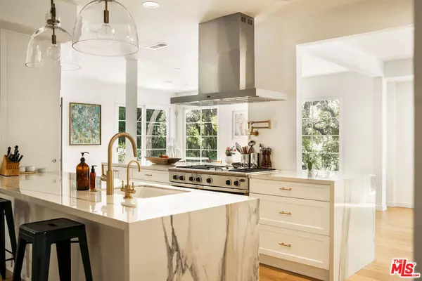 Los Angeles, CA 90046,2410 Nichols Canyon RD