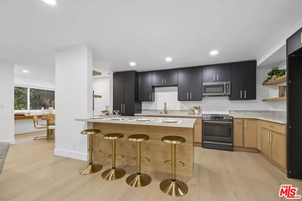 West Hollywood, CA 90069,1025 N Kings RD #113