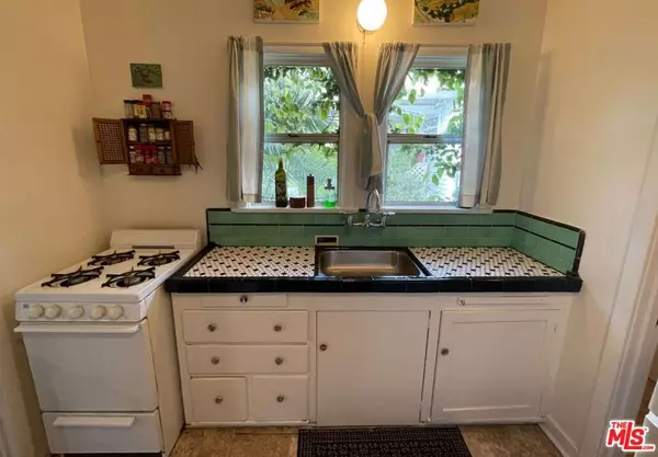 Los Angeles, CA 90027,1320 N Harvard BLVD #1316