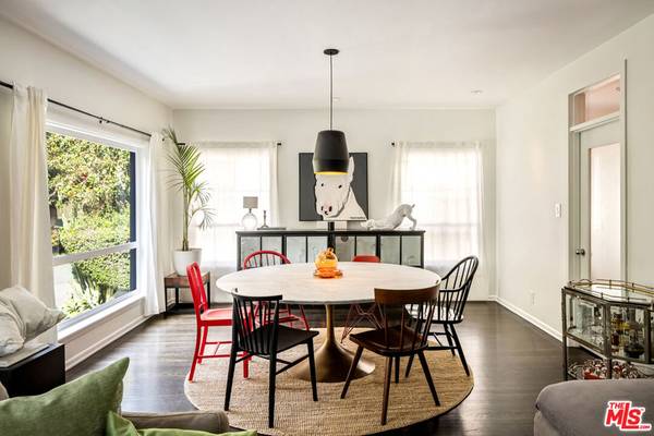 Los Angeles, CA 90068,2940 N Beachwood DR