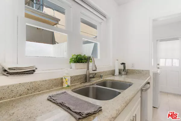 West Hollywood, CA 90048,416 Norwich DR