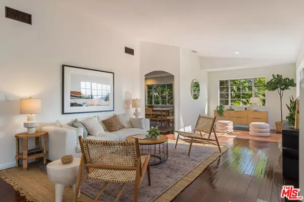 Los Angeles, CA 90065,3923 Roderick RD