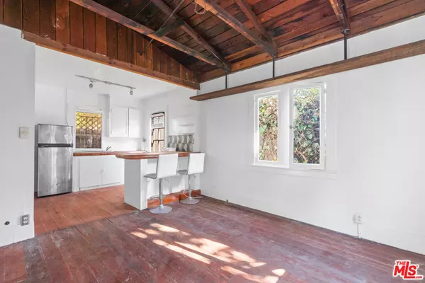 Venice, CA 90291,691 Santa Clara AVE