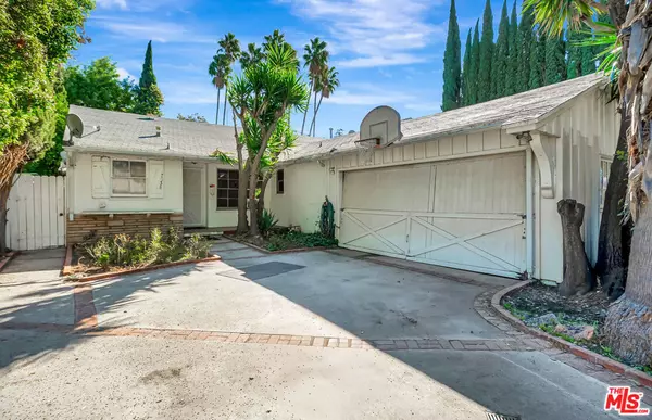 Van Nuys, CA 91406,7038 Mclennan AVE