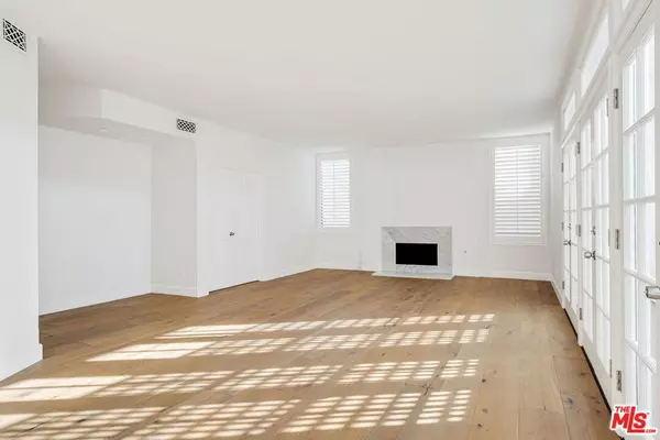 Los Angeles, CA 90049,11845 Mayfield AVE #203