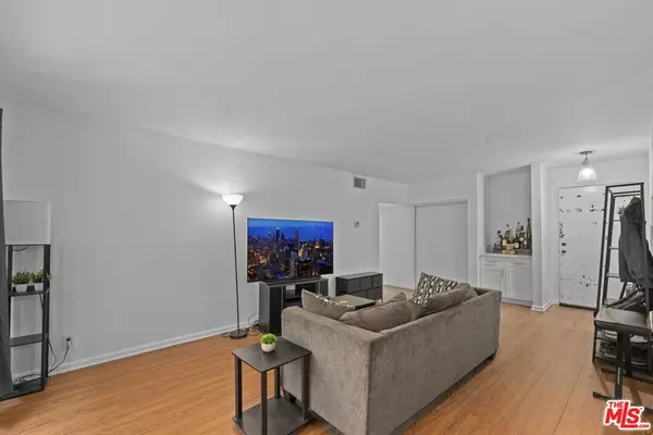 Los Angeles, CA 90046,1735 N Fuller AVE #119