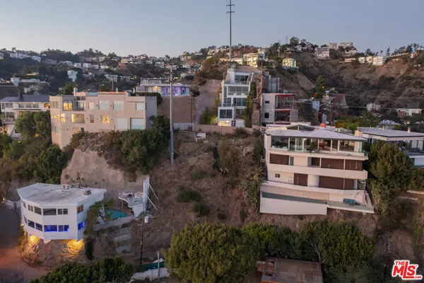 Los Angeles, CA 90069,8692 Franklin AVE