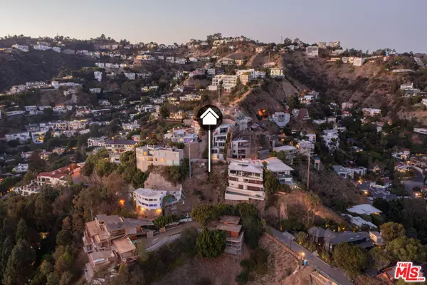 Los Angeles, CA 90069,8692 Franklin AVE