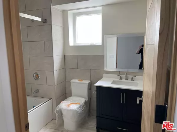 Los Angeles, CA 90035,1427 S Bedford ST