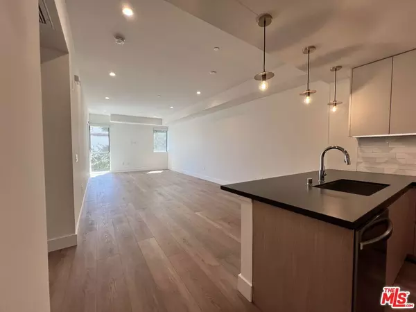 West Hollywood, CA 90046,1001 N FAIRFAX AVE #304