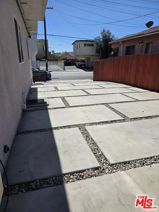 Los Angeles, CA 90006,2765 1/2 W 12th ST