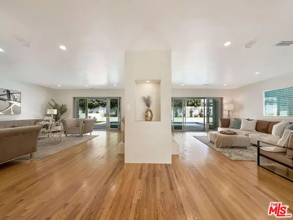 Los Angeles, CA 90056,5810 S Halm AVE