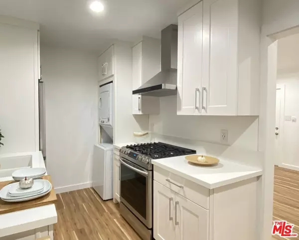 Santa Monica, CA 90404,2948 EXPOSITION #5