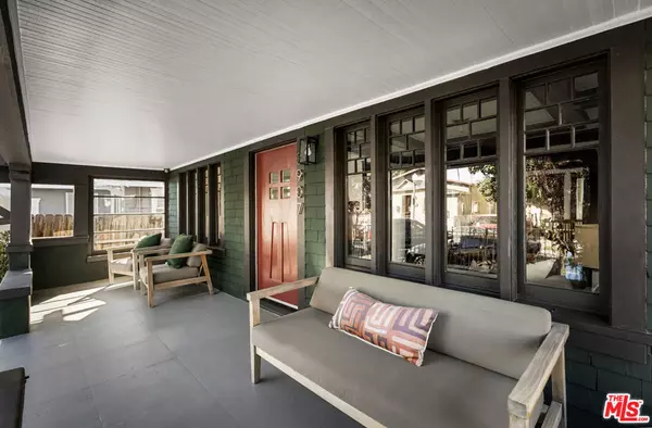 Los Angeles, CA 90037,3907 Walton AVE