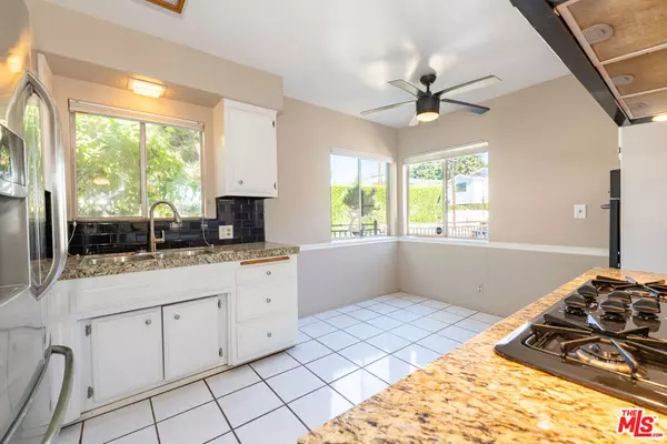 Los Angeles, CA 90066,4506 Grand View BLVD