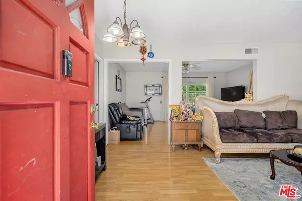 Thousand Oaks, CA 91360,91 W Gainsborough RD