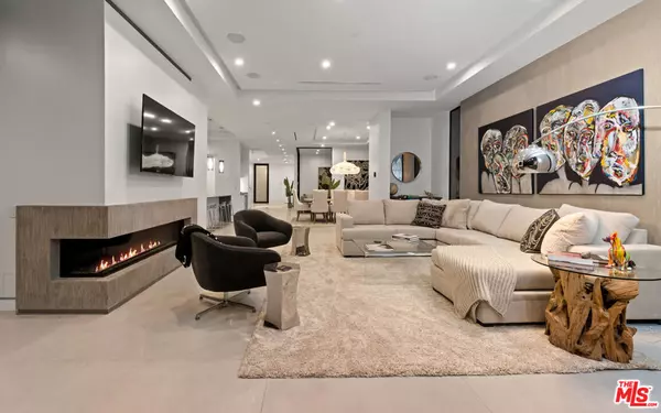 Los Angeles, CA 90048,523 N HARPER AVE