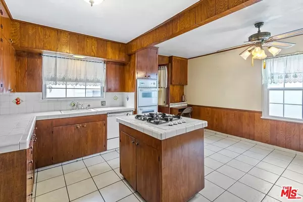 Los Angeles, CA 90066,3833 Coolidge AVE