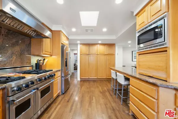 Los Angeles, CA 90064,2724 Westwood BLVD