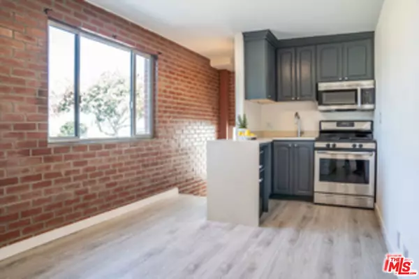 West Hollywood, CA 90046,914 N Fairfax AVE #201