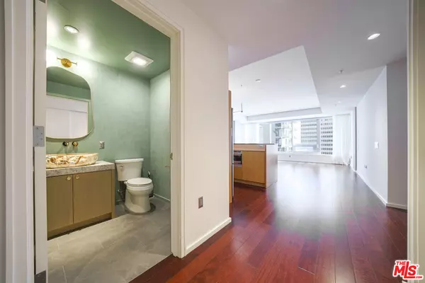 Los Angeles, CA 90015,1155 S Grand AVE #1507