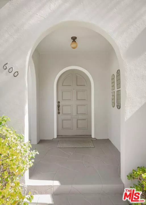 Los Angeles, CA 90036,600 S Orange DR