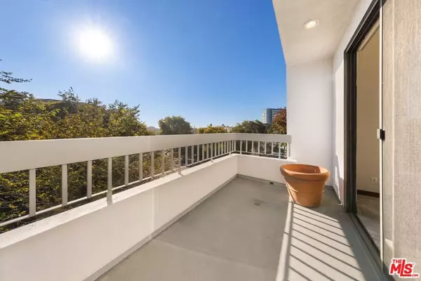 Los Angeles, CA 90035,1220 Roxbury DR #302