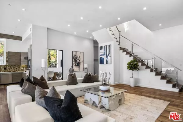 Los Angeles, CA 90068,6696 Lakeridge RD