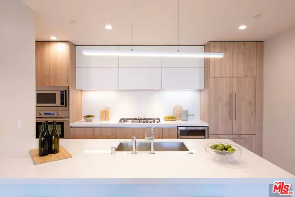 Los Angeles, CA 90049,11600 Dunstan WAY #208