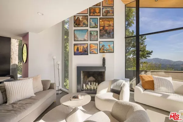 Los Angeles, CA 90068,7187 Macapa DR