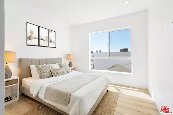 Los Angeles, CA 90004,542 1/2 N Serrano AVE