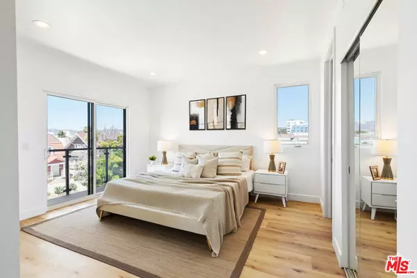 Los Angeles, CA 90004,542 1/2 N Serrano AVE