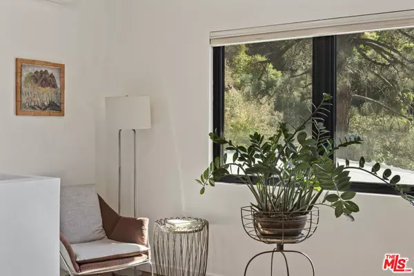 Burbank, CA 91501,840 Country Club DR