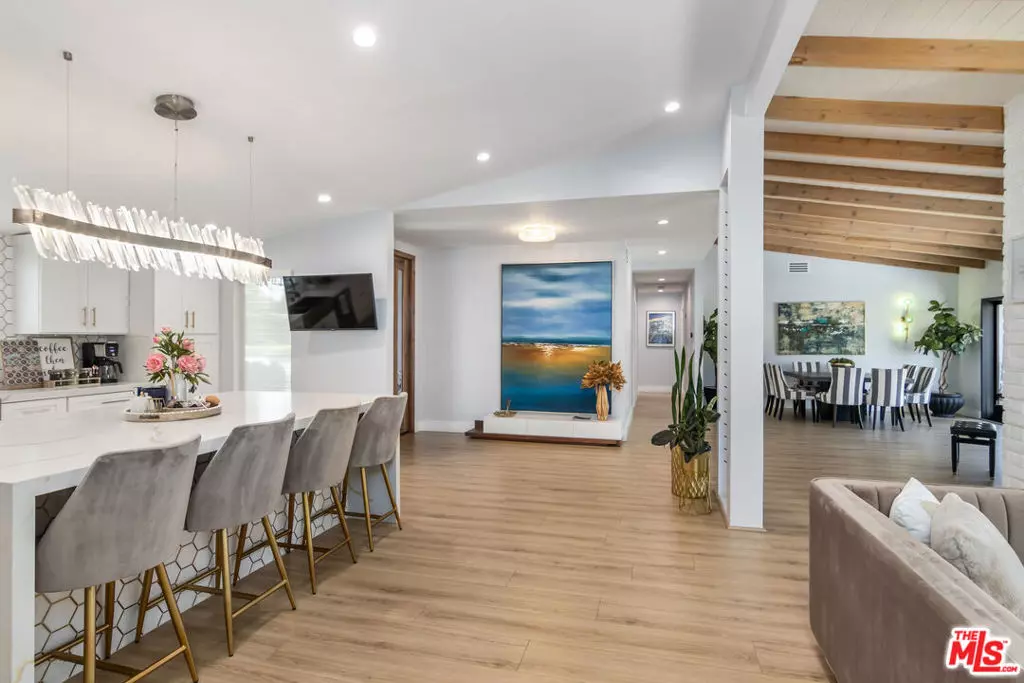 Woodland Hills, CA 91364,4821 Heaven AVE