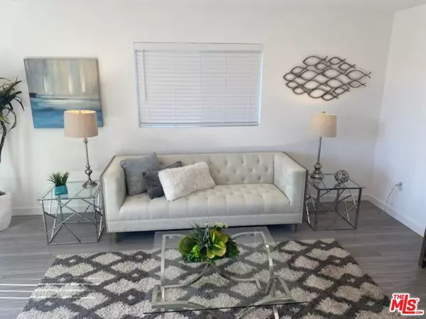 Los Angeles, CA 90034,8631 Olin ST #2