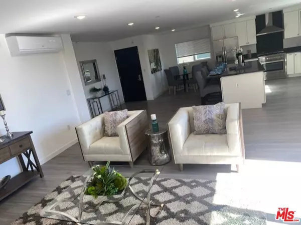 Los Angeles, CA 90034,8631 Olin ST #2