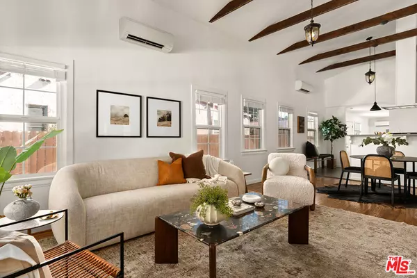 Los Angeles, CA 90039,3010 Acresite ST