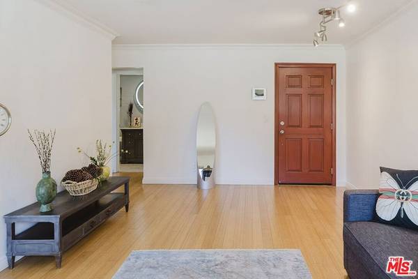 Los Angeles, CA 90049,1154 S Barrington AVE #101