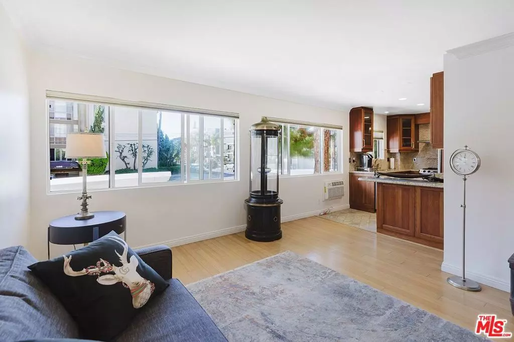 Los Angeles, CA 90049,1154 S Barrington AVE #101