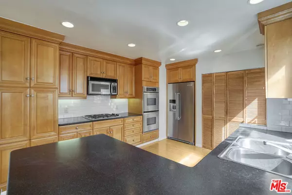 Los Angeles, CA 90025,2038 Malcolm AVE