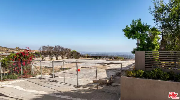 Pacific Palisades, CA 90272,16638 Charmel LN