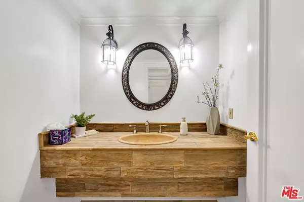 Los Angeles, CA 90049,871 GRANVILLE AVE #301