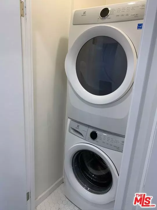 Los Angeles, CA 90048,7924 Clinton ST