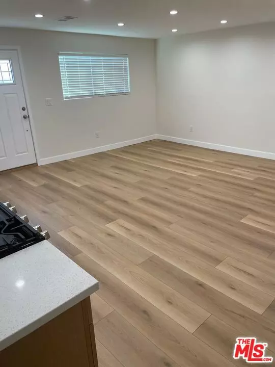 North Hollywood, CA 91605,8010 Longridge AVE