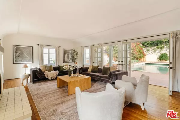 Los Angeles, CA 90068,3410 La Sombra DR