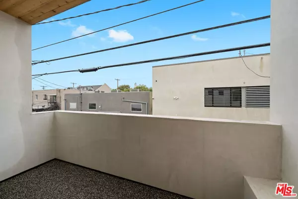 Los Angeles, CA 90038,835 N Mccadden PL