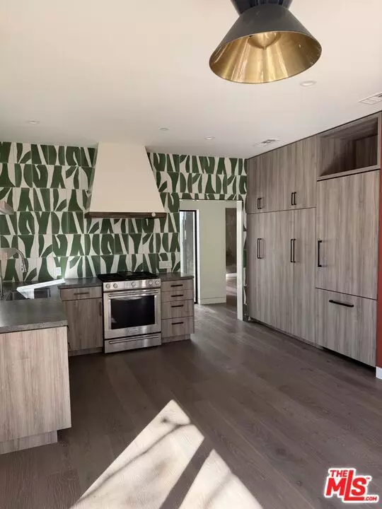 Los Angeles, CA 90065,4517 Cleland AVE