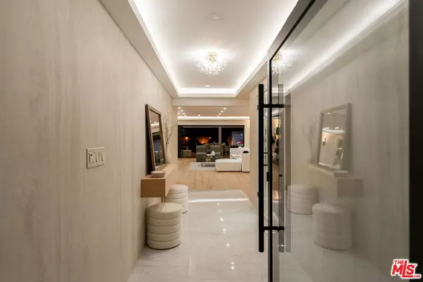 Los Angeles, CA 90056,5328 W 62nd ST