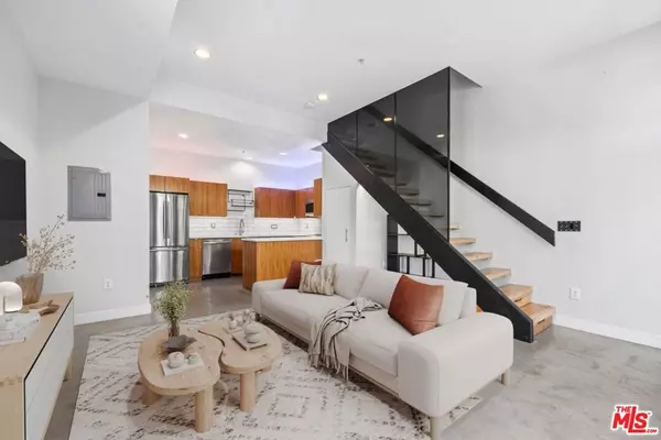 Los Angeles, CA 90004,140 S Gramercy PL #1